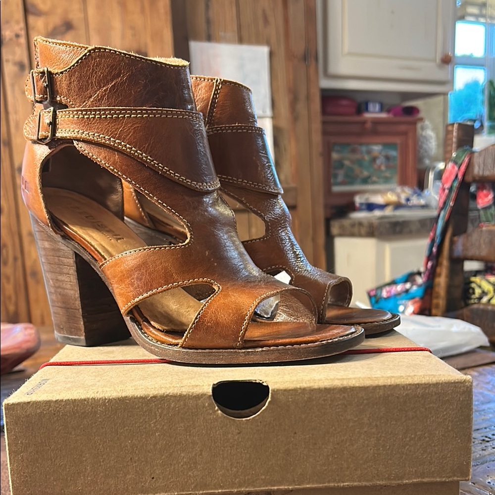 BED|STU Brown Leather Heels with Distressed Finish